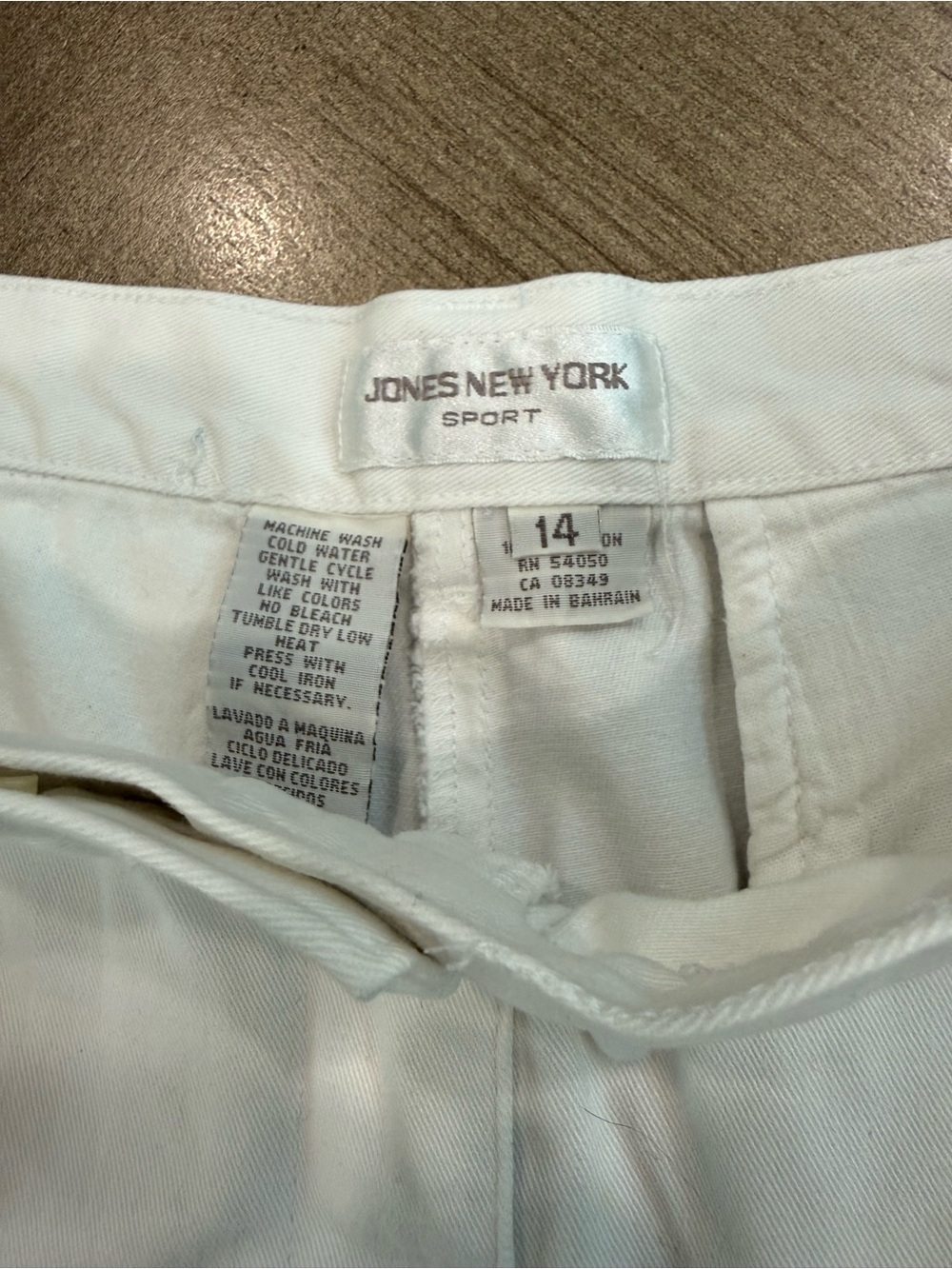 Jones New York Sport 100% Cotton White Utility Shorts Size 14 Casual Beach Walk - Picture 3 of 5